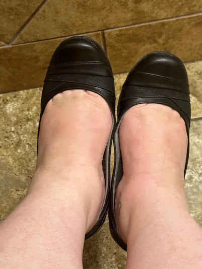 Ropa y zapatos que aprietan